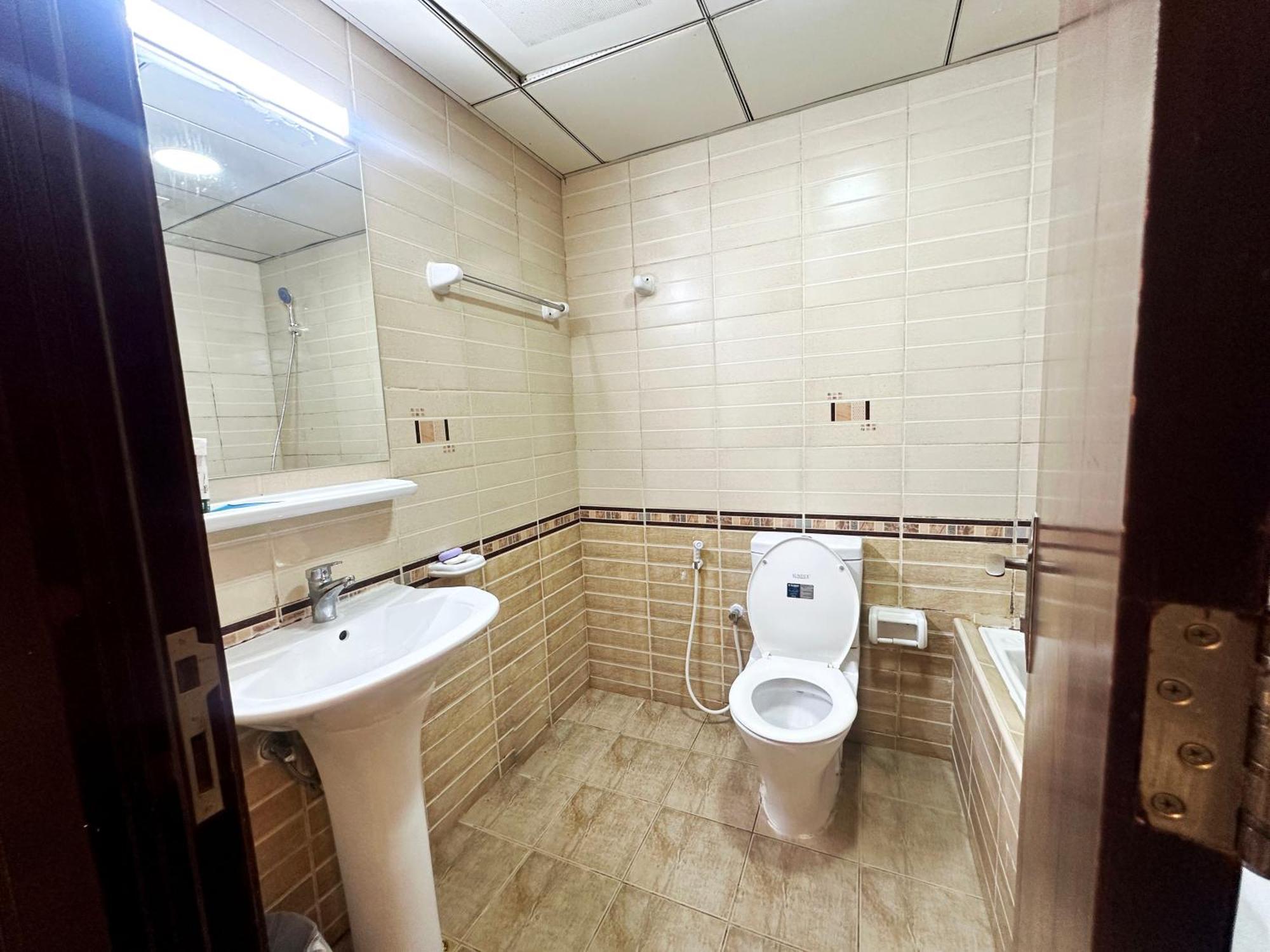 Quiet Partition Room In Tecom Barsha Heights دبي المظهر الخارجي الصورة
